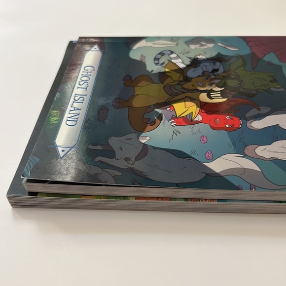 Graphic Novel 2 Book Bundle - Picture 16 of 16